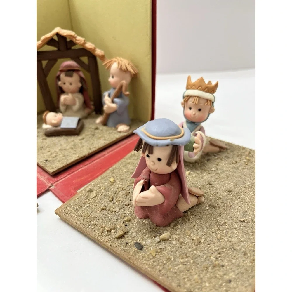 Vintage Christmas Fold Out Nativity Scene 8 Claymation Style Figures 5x4